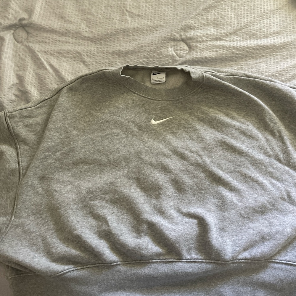 Nike women’s grey cropped crew neck